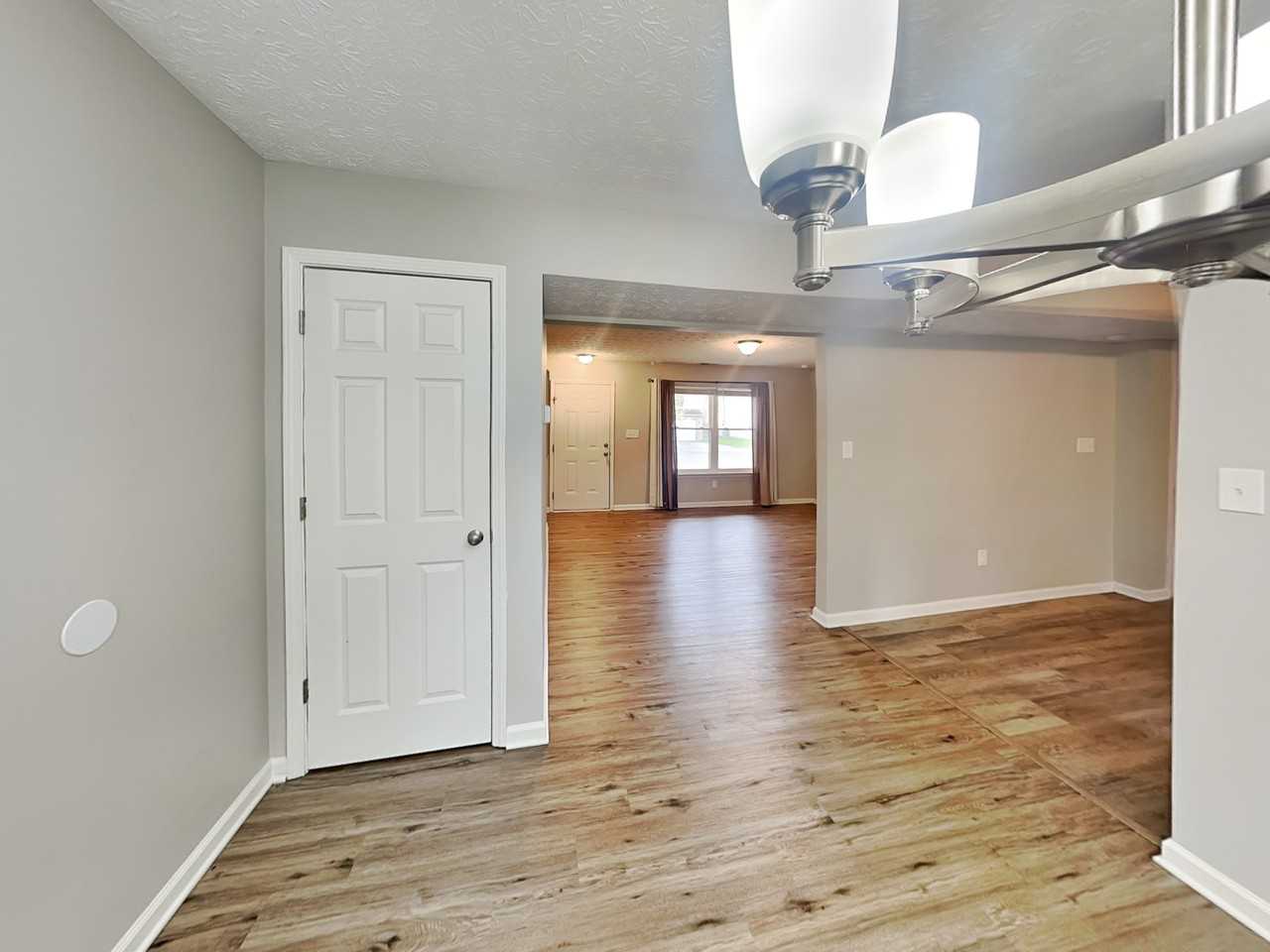 11106 Waterfield Ln - Photo 5 of 17