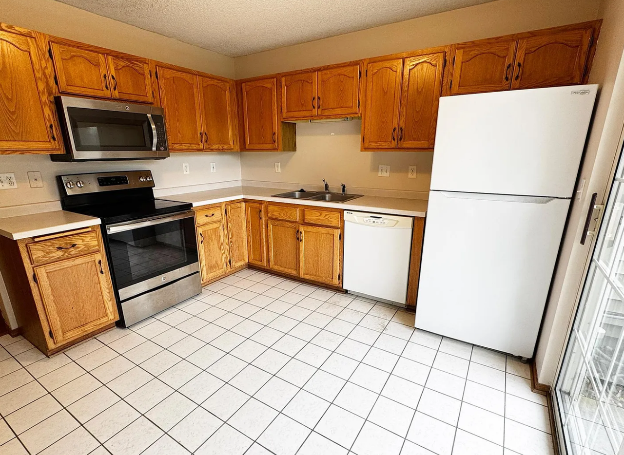 1900 Shenandoah Ct - Photo 4 of 11