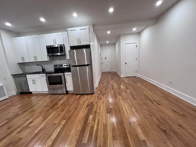 3692 Broadway - Photo 6 of 13