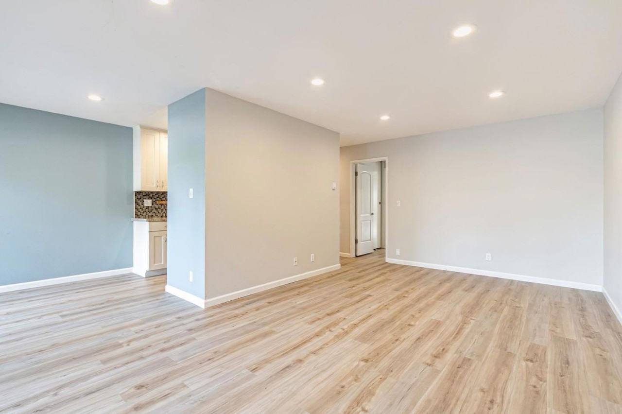 121 Buckingham Dr - Photo 2 of 6