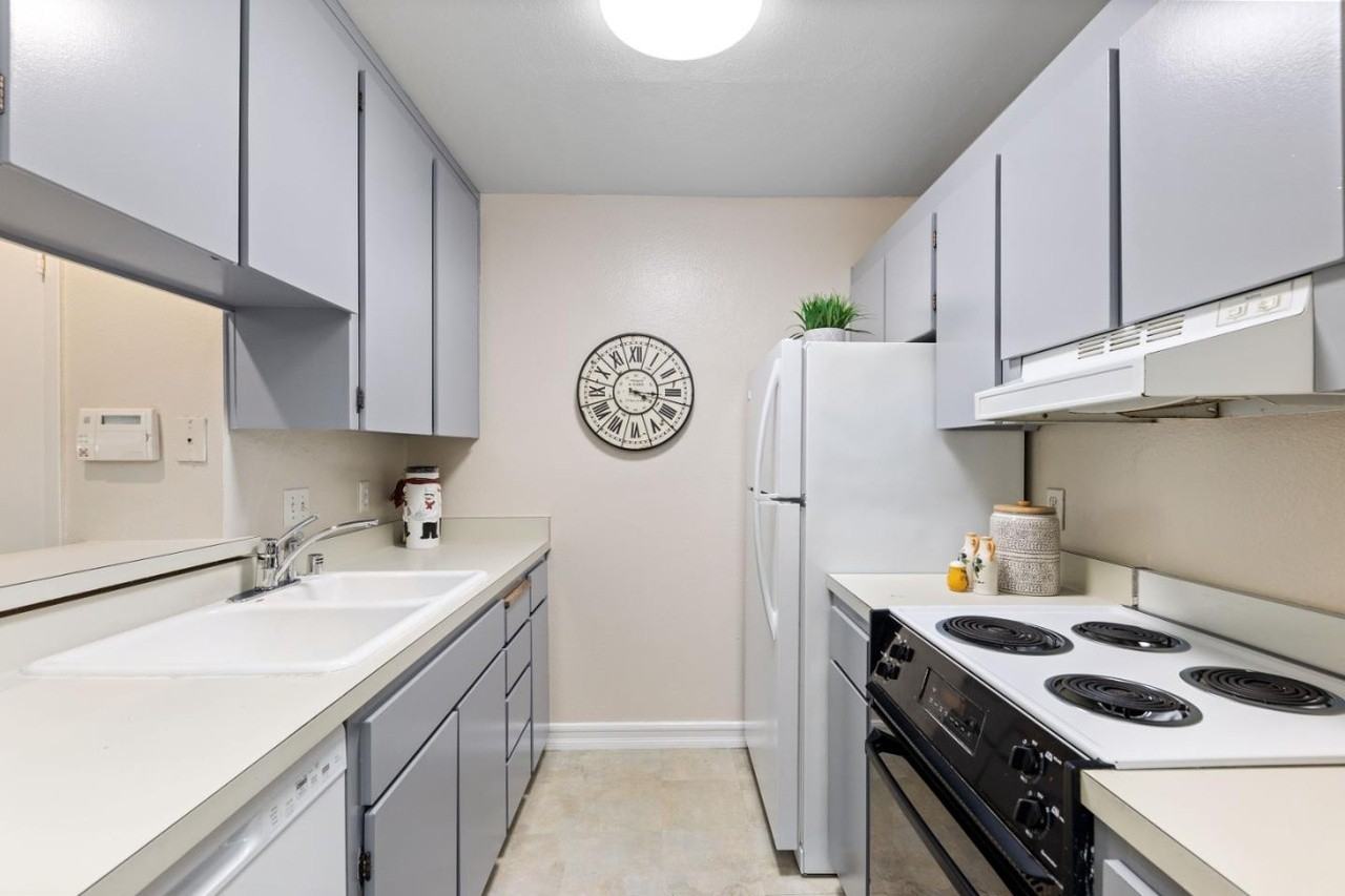 355 Half Moon Ln - Photo 2 of 6