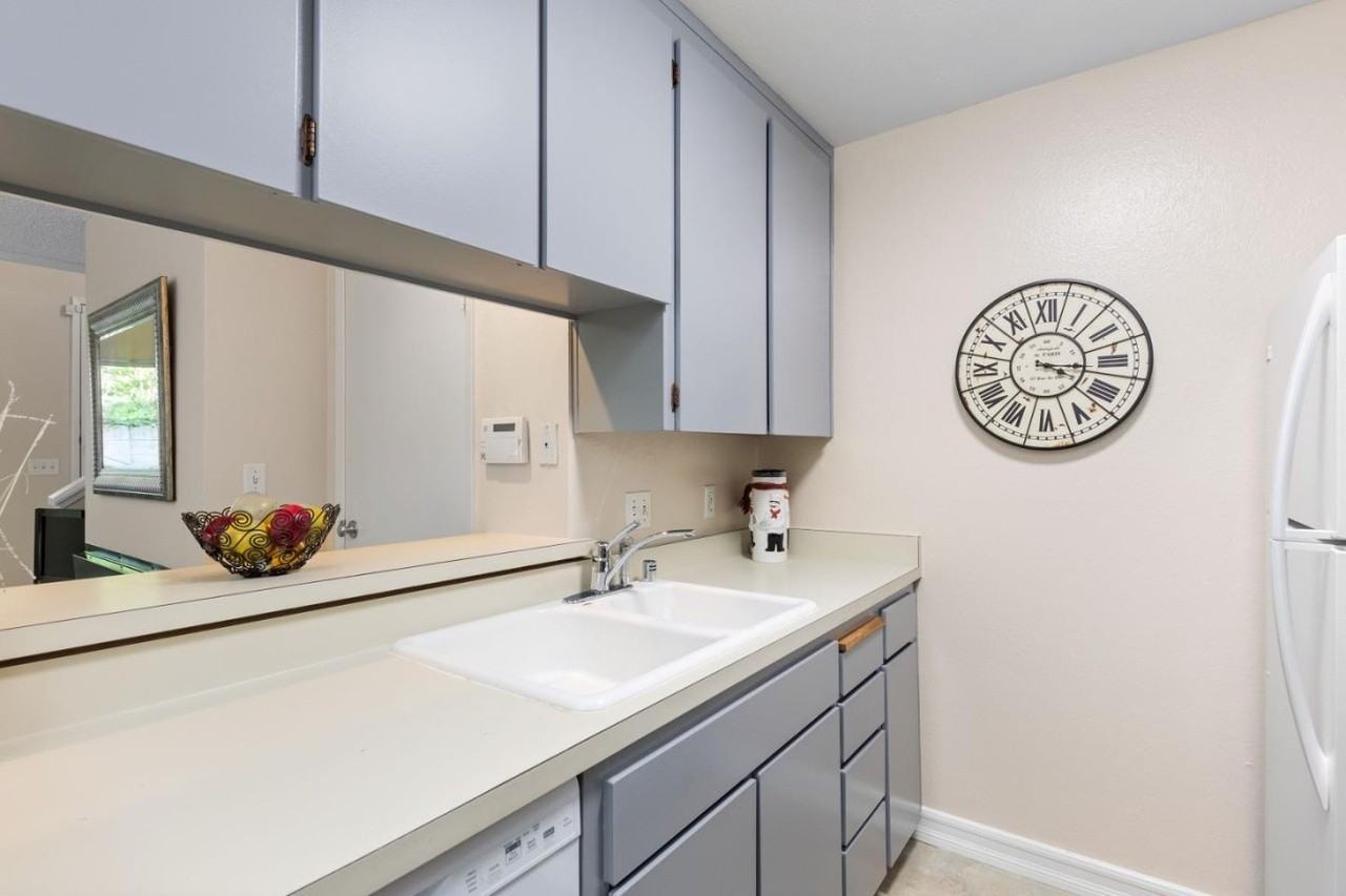 355 Half Moon Ln - Photo 3 of 6