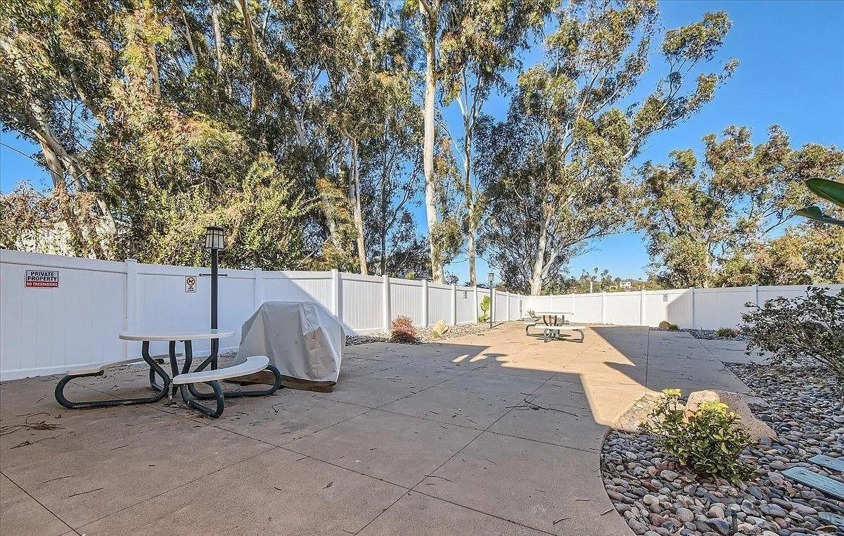 3030 Suncrest Dr - Photo 2 of 5