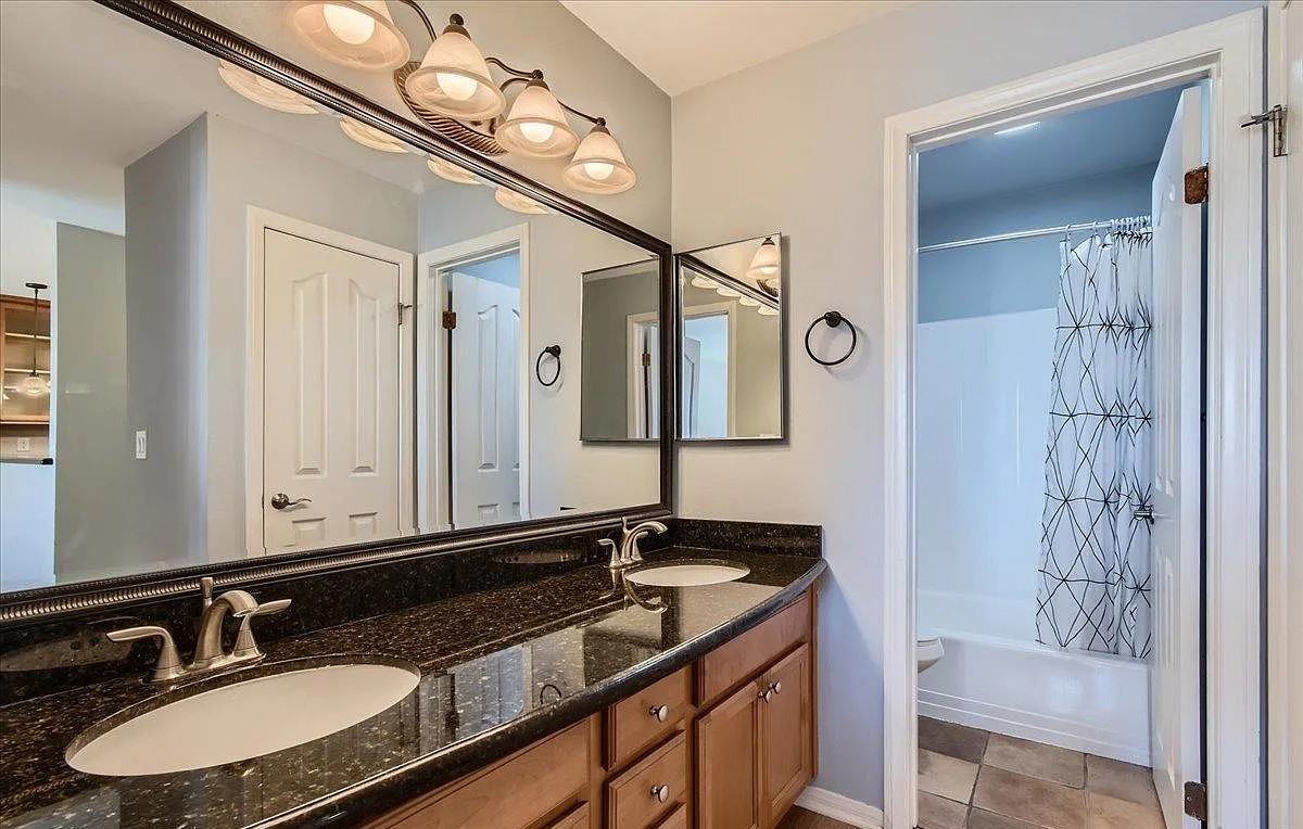 3030 Suncrest Dr - Photo 3 of 5