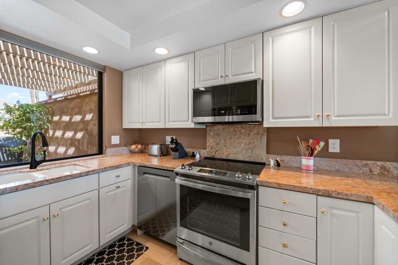 40 Sunrise Dr - Photo 3 of 7