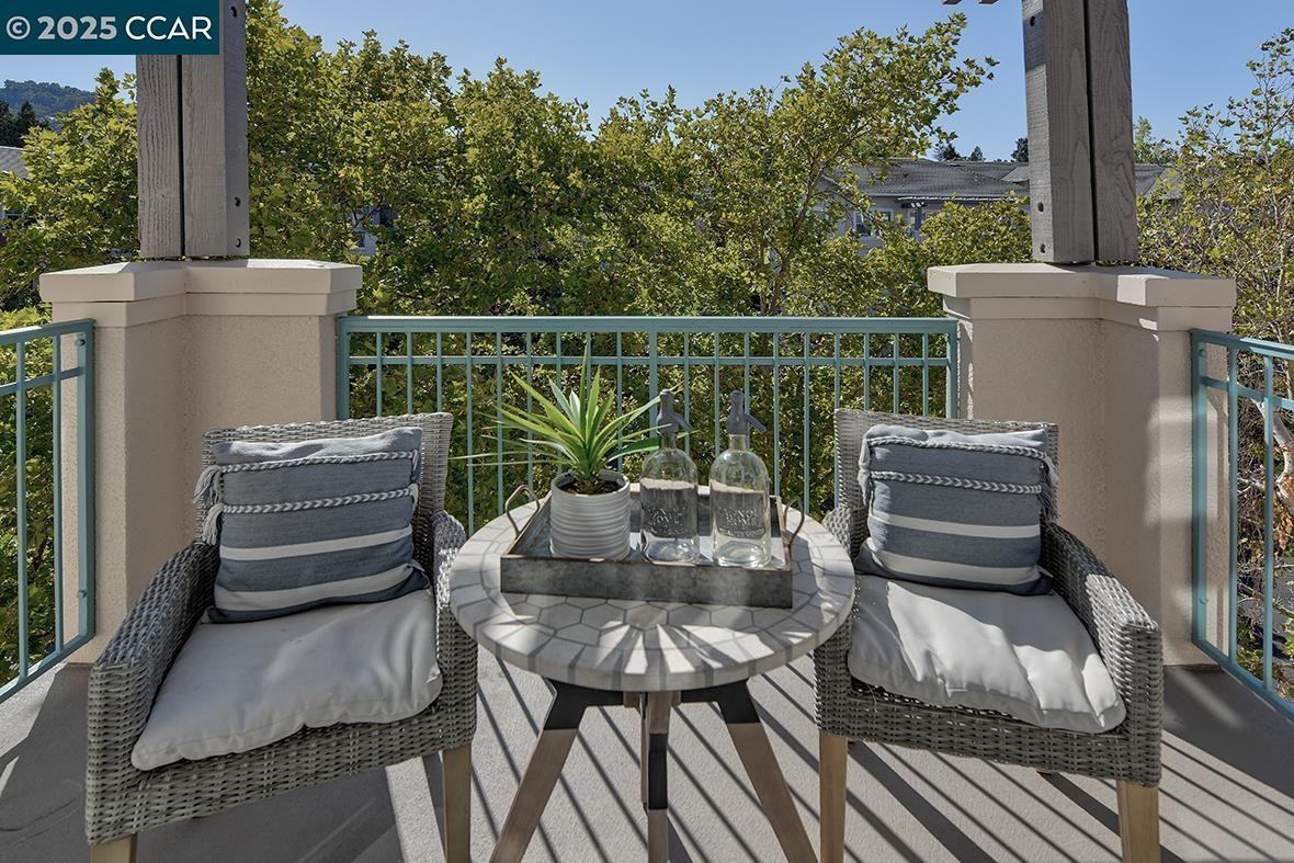 1840 Tice Creek Dr - Photo 2 of 8