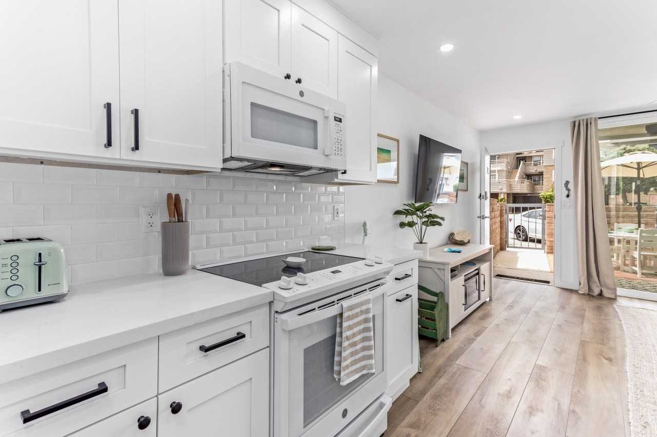 4902 Sandyland Rd - Photo 2 of 6