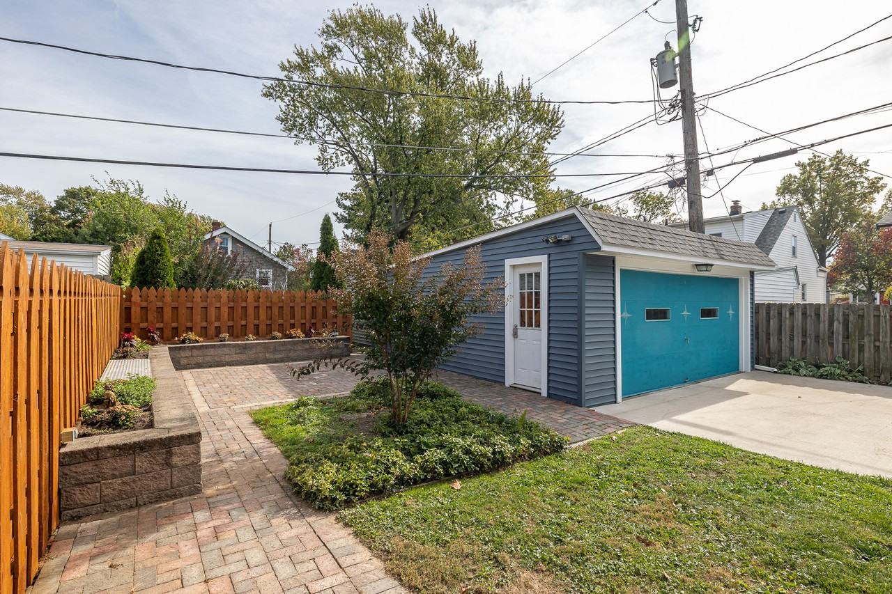 1531 Hampton Rd - Photo 5 of 32