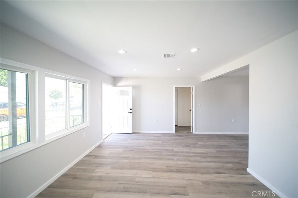 1336 W 118th St - Photo 3 of 44