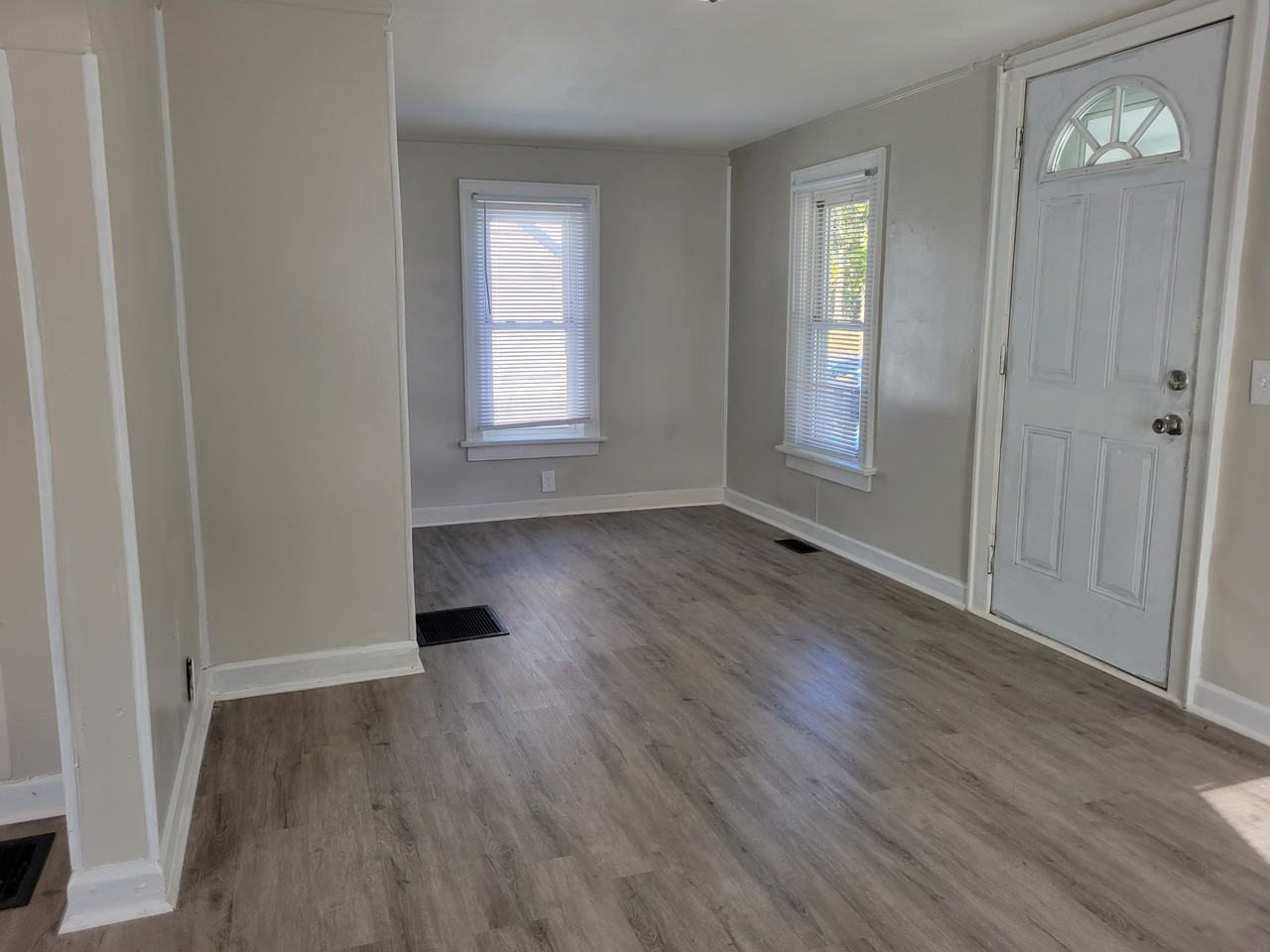 479 N Eureka Ave - Photo 3 of 12