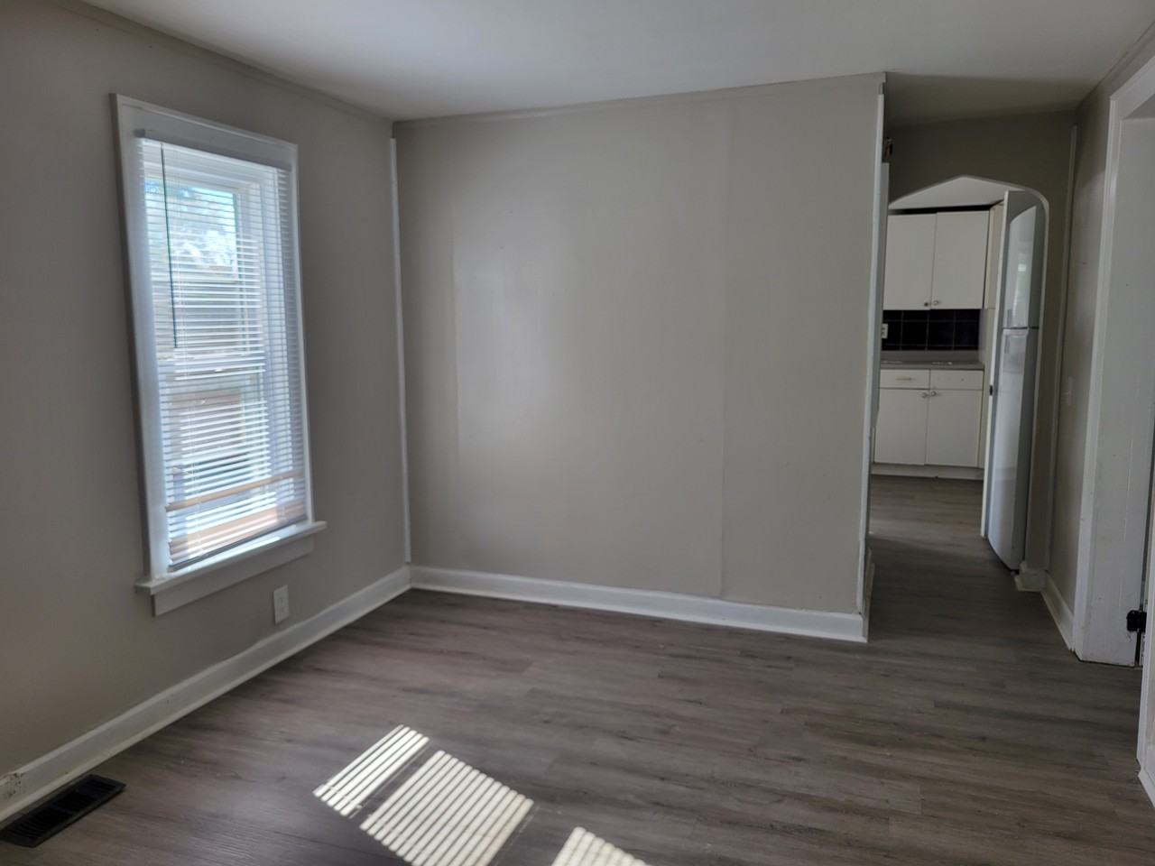 479 N Eureka Ave - Photo 4 of 12