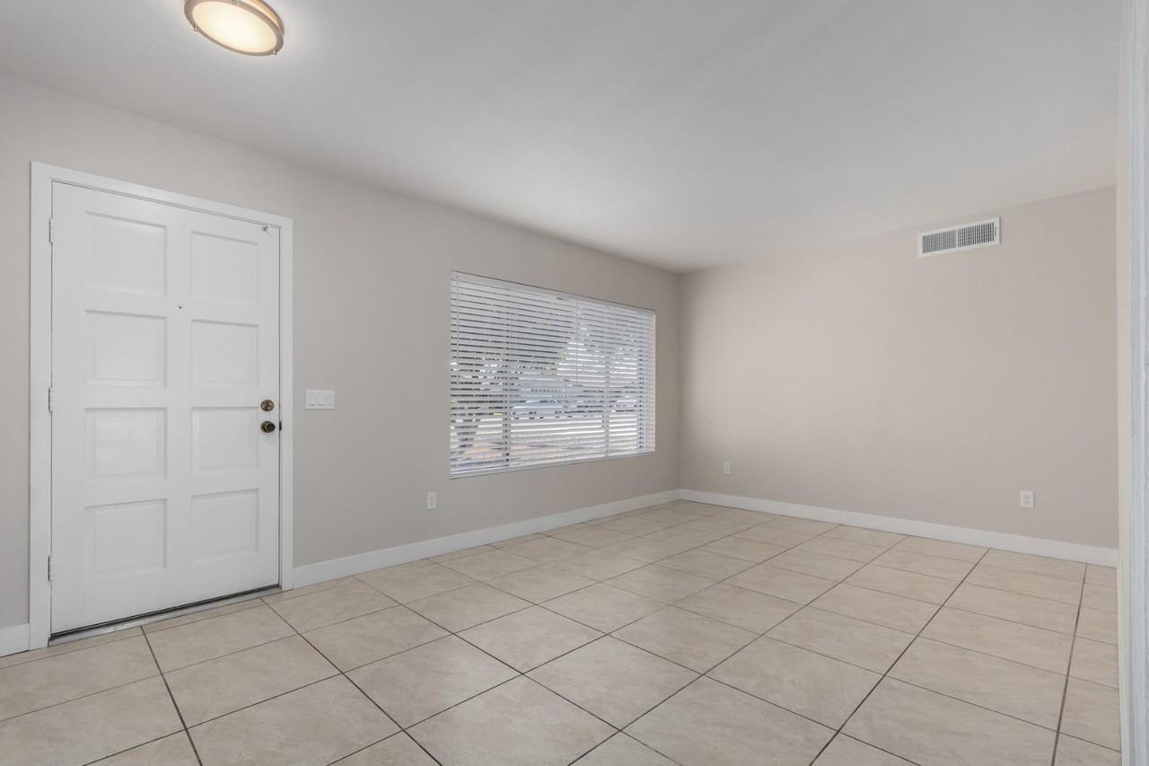 1020 W Santa Cruz Dr - Photo 6 of 20