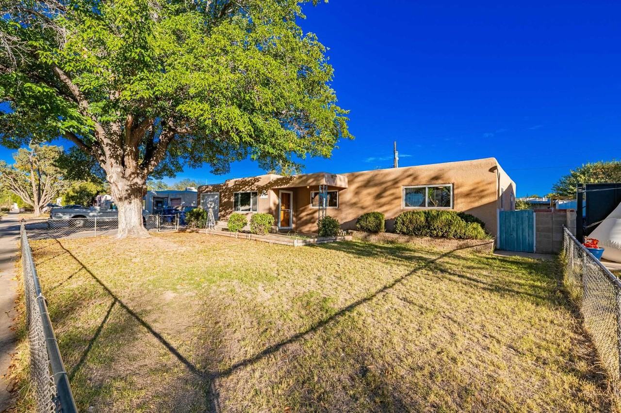 1321 Delamar Avenue Northwest - Photo 3 of 20