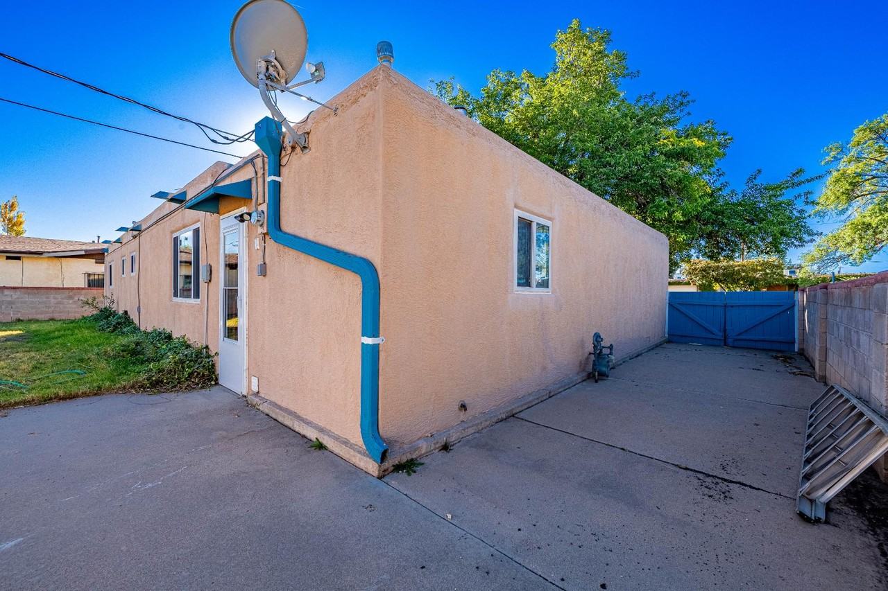 1321 Delamar Avenue Northwest - Photo 5 of 20