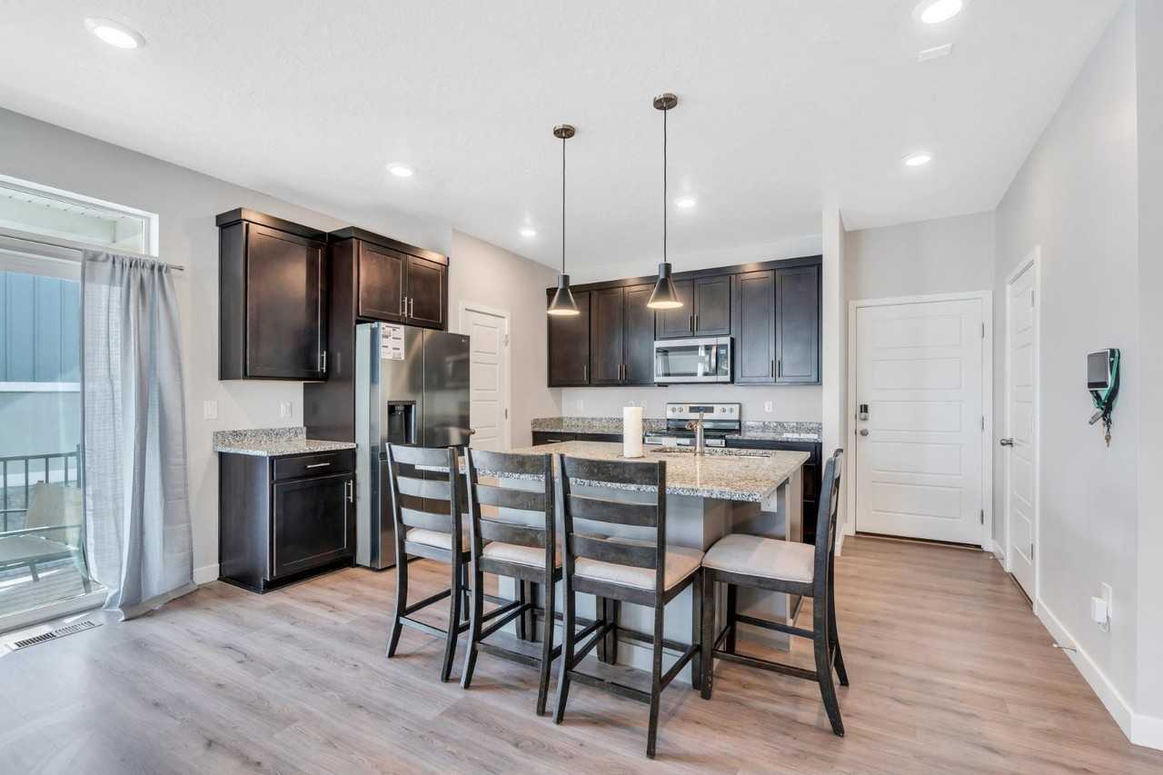 4272 W Bromwell Ct - Photo 2 of 20