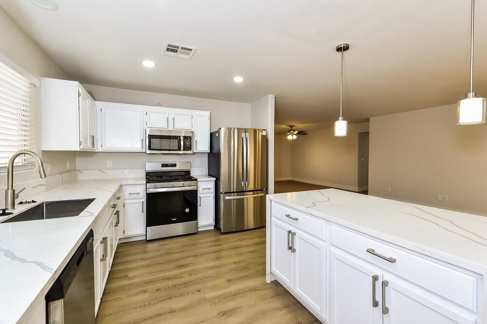 785 Beach Park Street - Photo 5 of 16