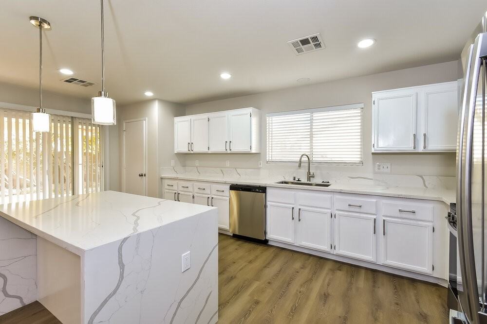 785 Beach Park Street - Photo 6 of 16