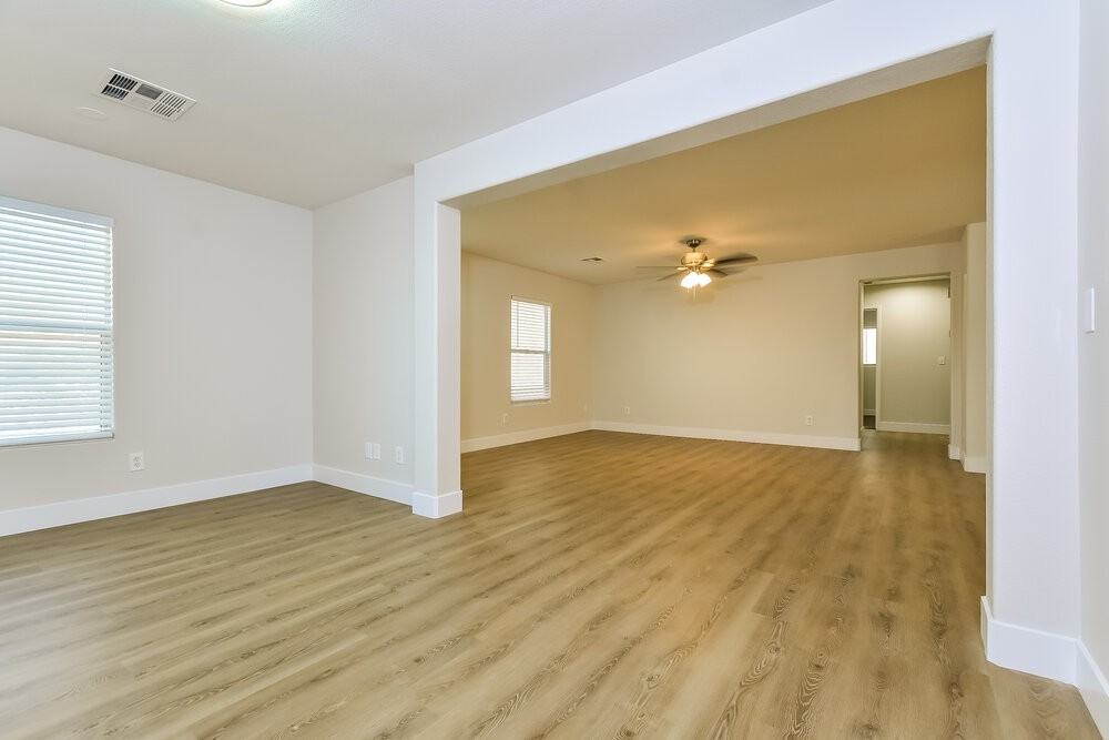 785 Beach Park Street - Photo 7 of 16