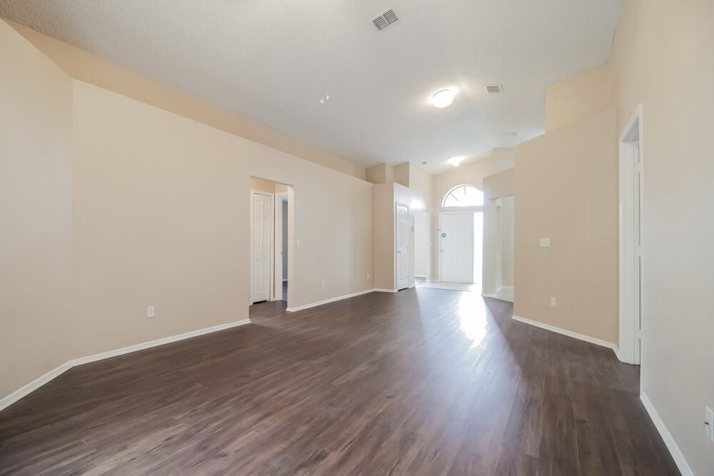 2230 Justin Ave - Photo 4 of 16