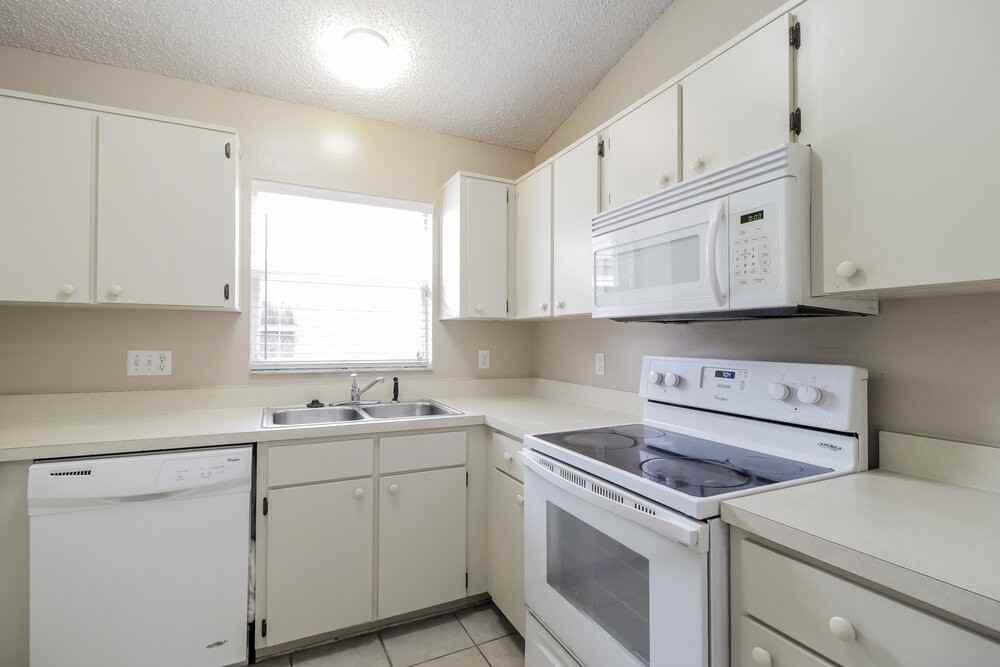 2230 Justin Ave - Photo 6 of 16