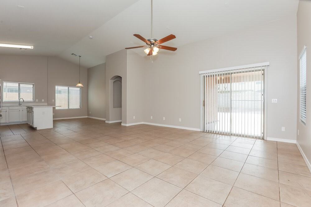 1977 Vineyard Plains Drive - Photo 4 of 16