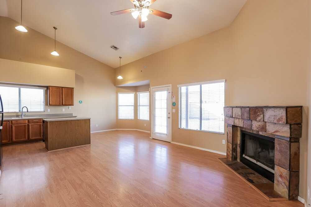544 West Laredo Avenue - Photo 3 of 16