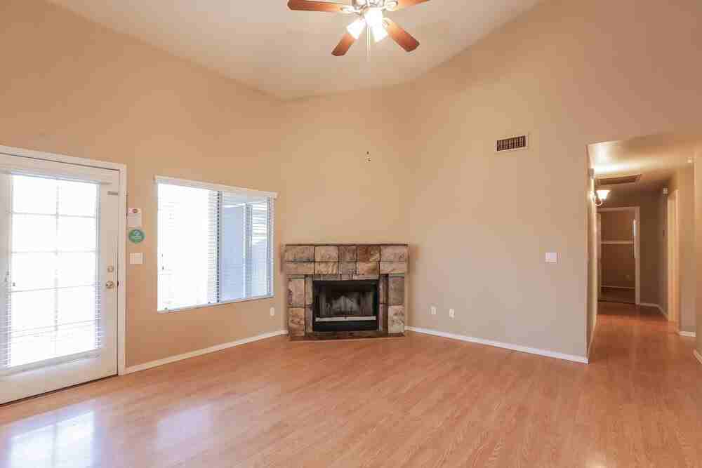 544 West Laredo Avenue - Photo 4 of 16