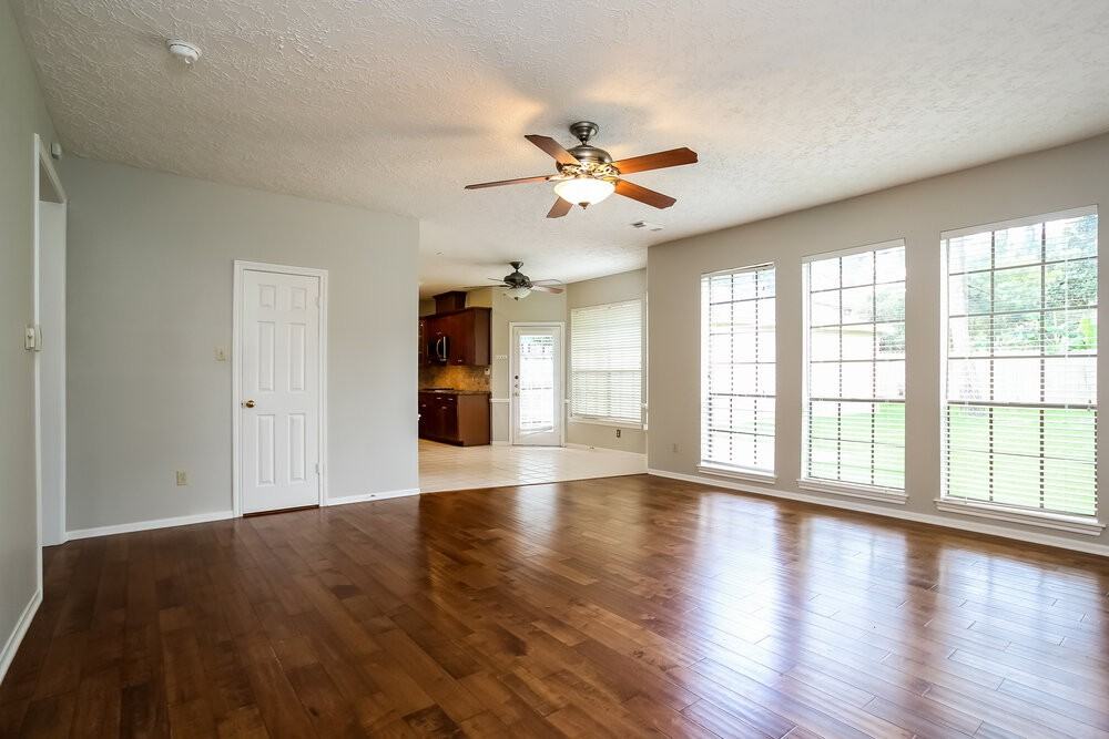 5111 Natural Bridge Dr - Photo 3 of 17