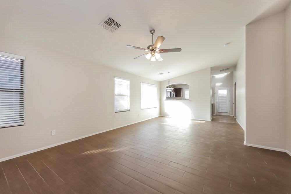 8028 S 48th Ln - Photo 4 of 16