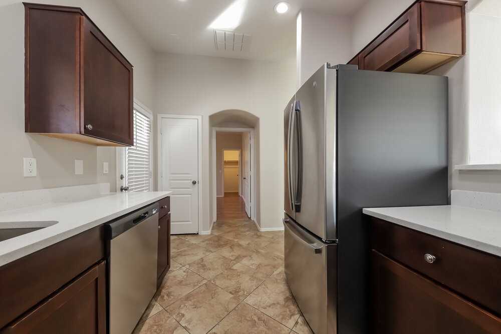 8028 S 48th Ln - Photo 6 of 16