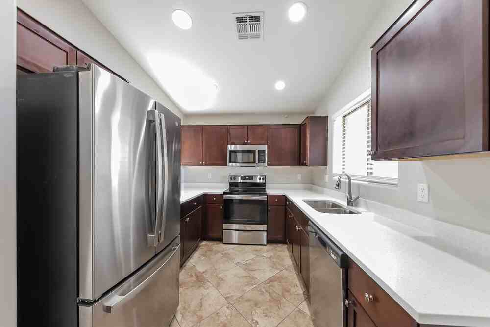 8028 S 48th Ln - Photo 7 of 16