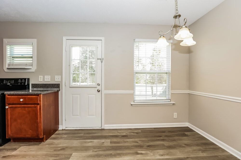 1081 Lakewalk Dr - Photo 6 of 17