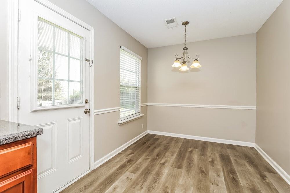 1081 Lakewalk Dr - Photo 7 of 17