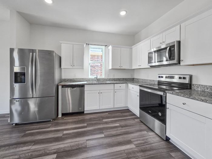 10317 Burnfoot Ln - Photo 3 of 17