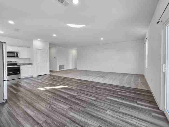 10317 Burnfoot Ln - Photo 5 of 17