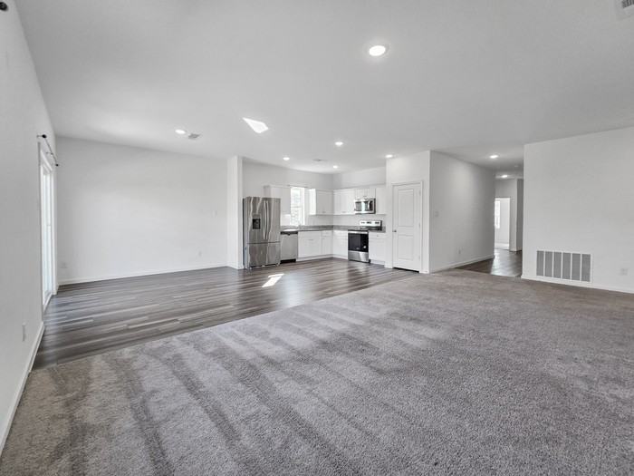 10317 Burnfoot Ln - Photo 6 of 17