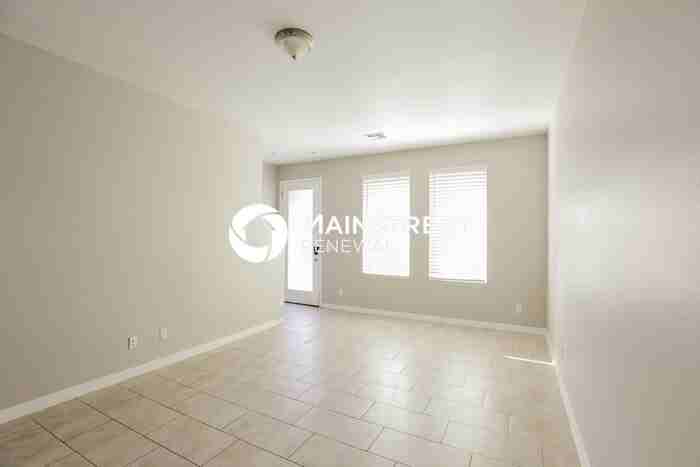 2000 N 36th St #12 - Photo 3 of 17