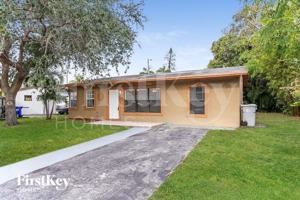 featured image of 2411 Ne 10th Ave