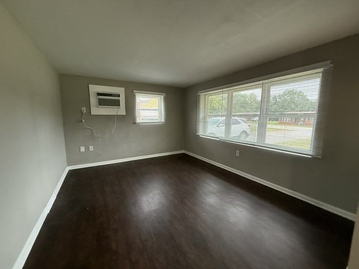 2005 Hollis St #B - Photo 3 of 10