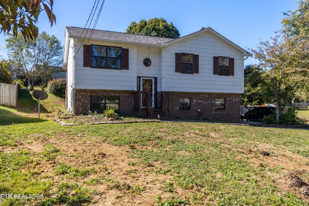 1817 Sedgewick Drive - Photo 3 of 46