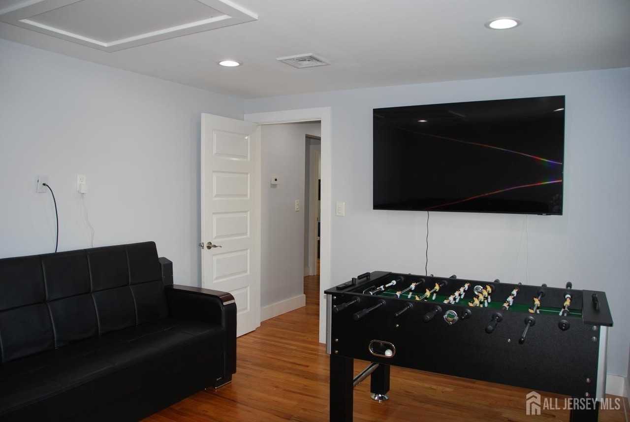 229 Monroe St - Photo 6 of 15