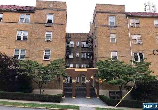 222 Christie St Apt 4e - Photo 2 of 9