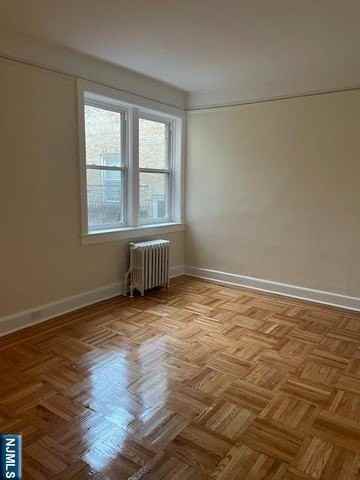 222 Christie St Apt 4e - Photo 4 of 9