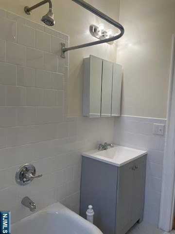 222 Christie St Apt 4e - Photo 7 of 9