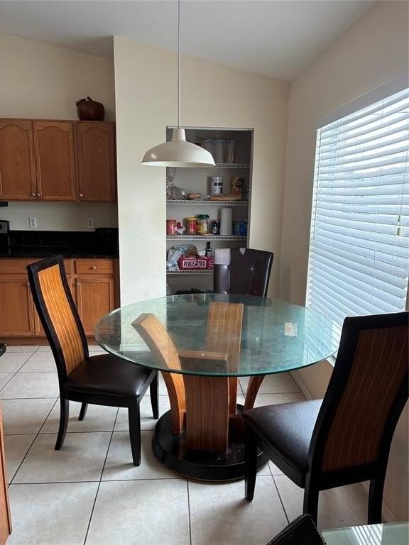 602 Sw Kenyoun St - Photo 3 of 10