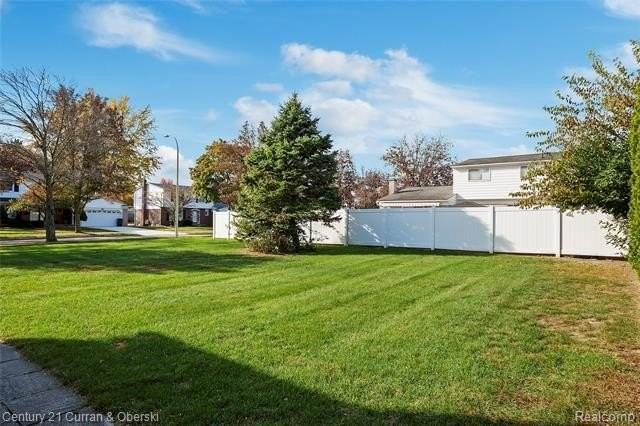 10068 Cherokee St - Photo 6 of 36