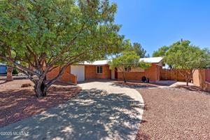 featured image of 1832 S Augusta Cir