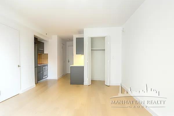 E 39th St #19C - Photo 3 of 6