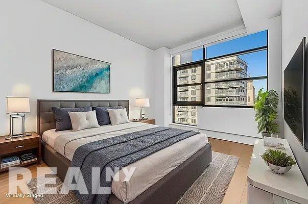 Suffolk St #4H - Photo 2 of 8