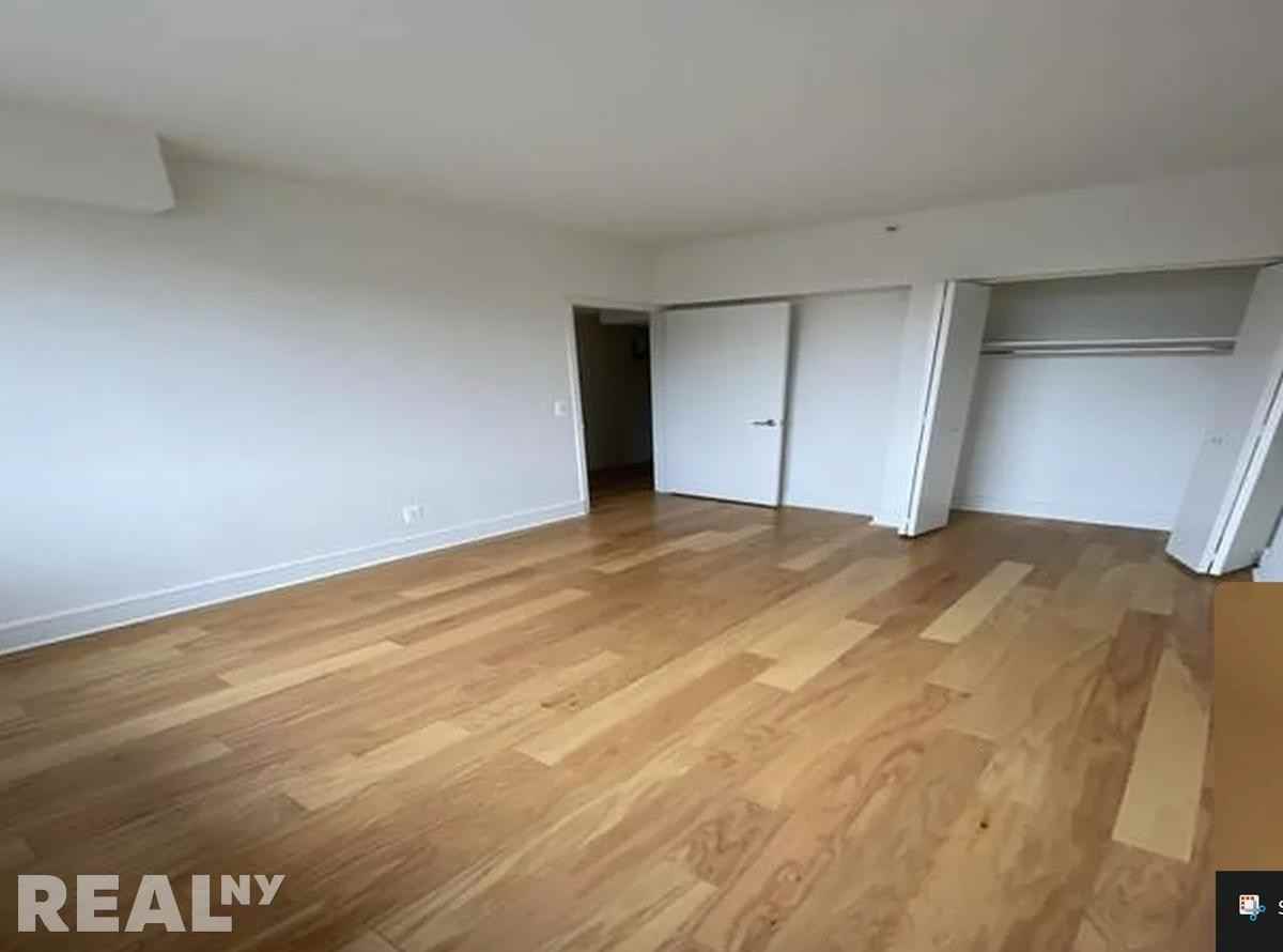 W 96th St #PH13 - Photo 4 of 8